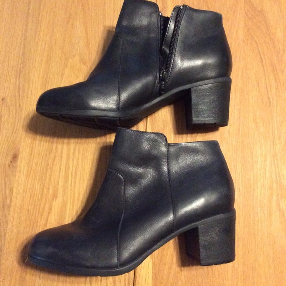 Easy Spirit Brillian Heeled Black Ankle Booties - Picture 7 of 8